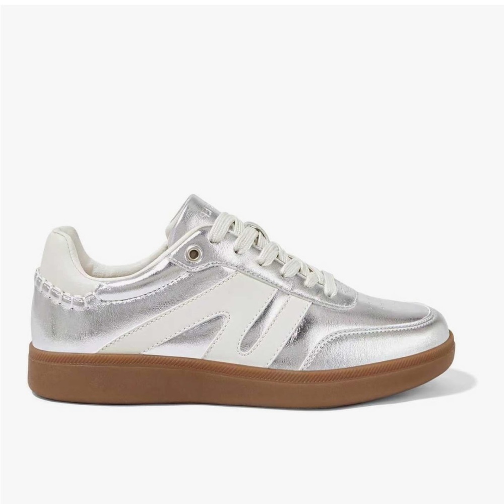 Lucky step silver sneakers NEW 10